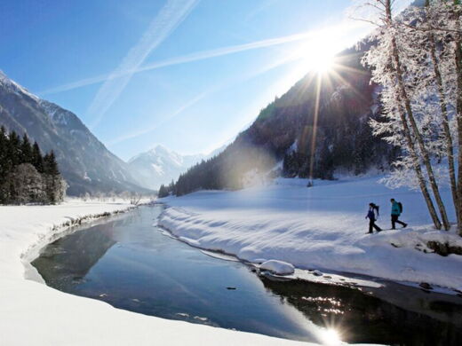 Winterwandern oder Schneeschuhwandern in der Region Schladming-Dachstein beim Urlaub am Bauernhof Haufhof nahe Schladming